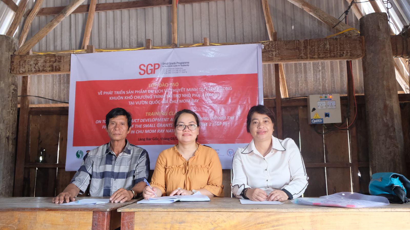 Đoàn công tác của Ban Dân tộc tỉnh tổ chức điều tra khảo sát, thu thập tư liệu về các truyền thuyết, giai thoại, điển tích gắn với quá trình hình thành và phát triển của các sản phẩm nghềtruyền thống tại huyện Sa Thầy.