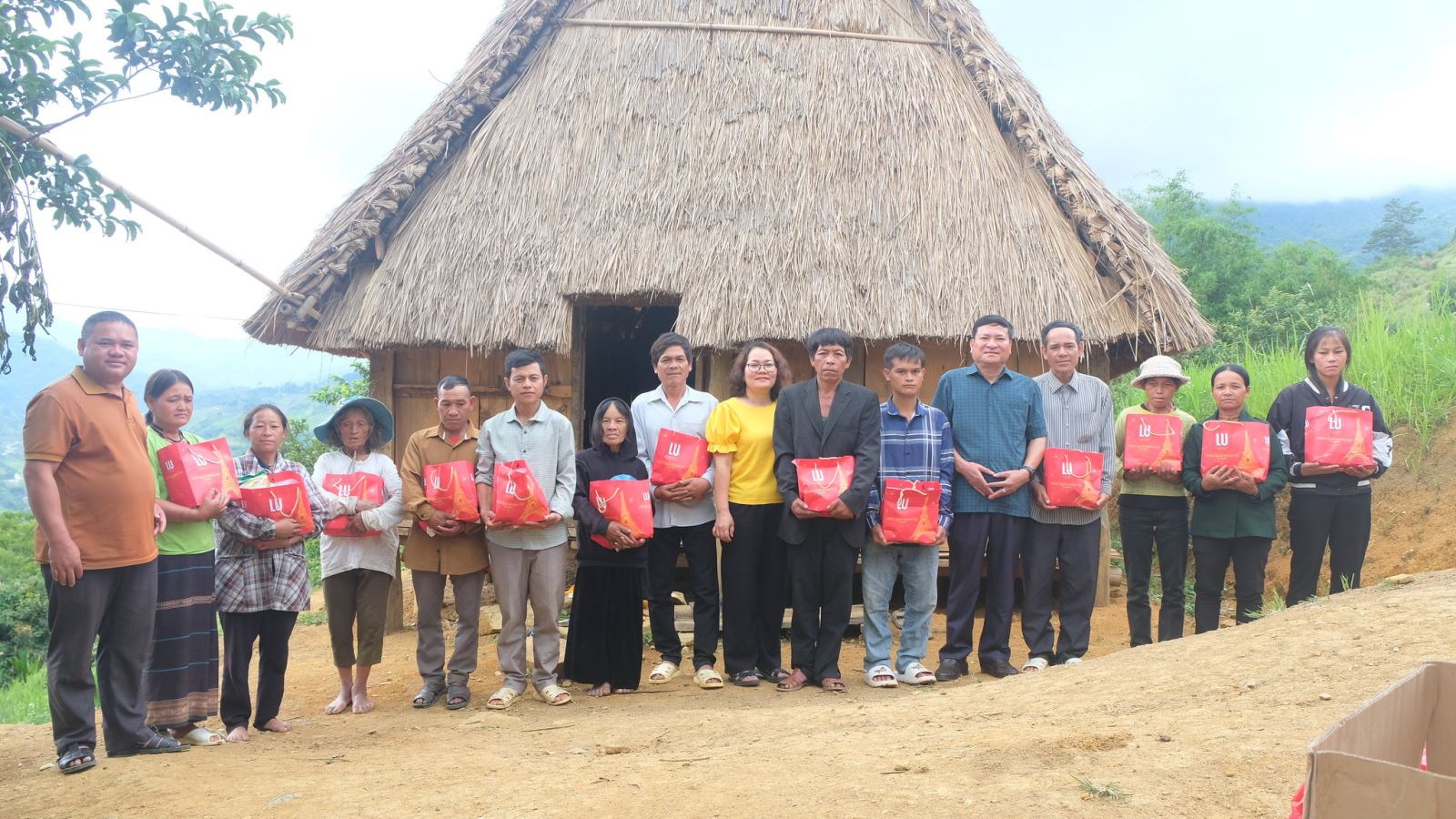 Tổ hỗ trợ, giúp đỡ xây dựng mô hình “Dân vận khéo” do Ban Dân tộc chủ trì đã làm việc tại thôn Kon Tua, xã Ngọc Linh, huyện Đăk Glei.