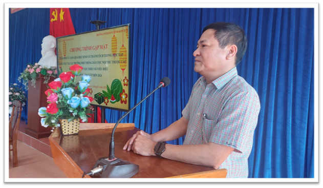 Thăm hỏi, động viên, biểu dương các hộ dân tộc thiểu số tiêu biểu trên địa bàn các huyện, thành phố nhân dịp Tết Nguyên Đán Giáp Thìn năm 2024