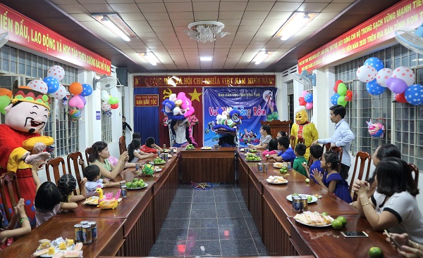 Ban Dân tộc tổ chức chương trình vui Tết Trung thu cho các cháu thiếu nhi là con CBCC cơ quan