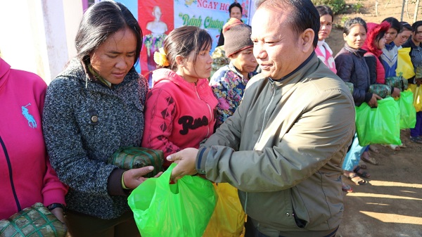 Ban Dân tộc tỉnh tích cực thực hiện Nghị quyết 04 Tỉnh ủy năm 2018 tại xã kết nghĩa Măng Ri